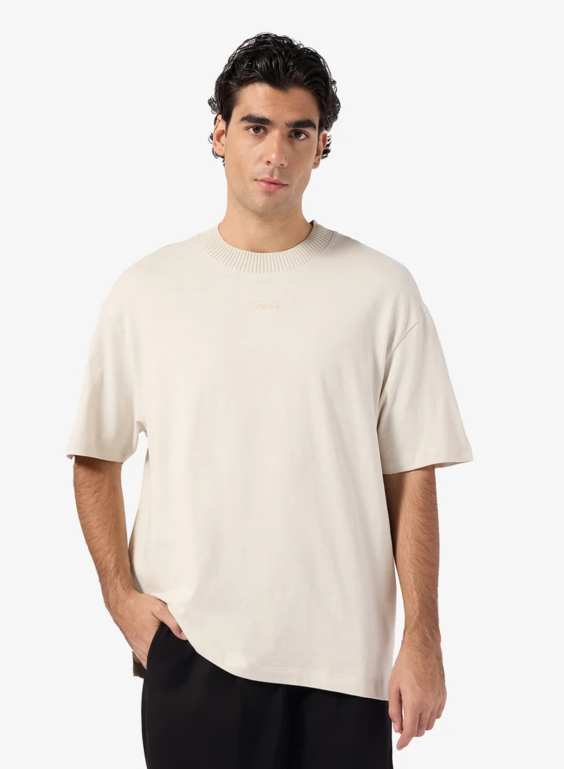 جس Short Sleeve Contrast Collar Knitted Top